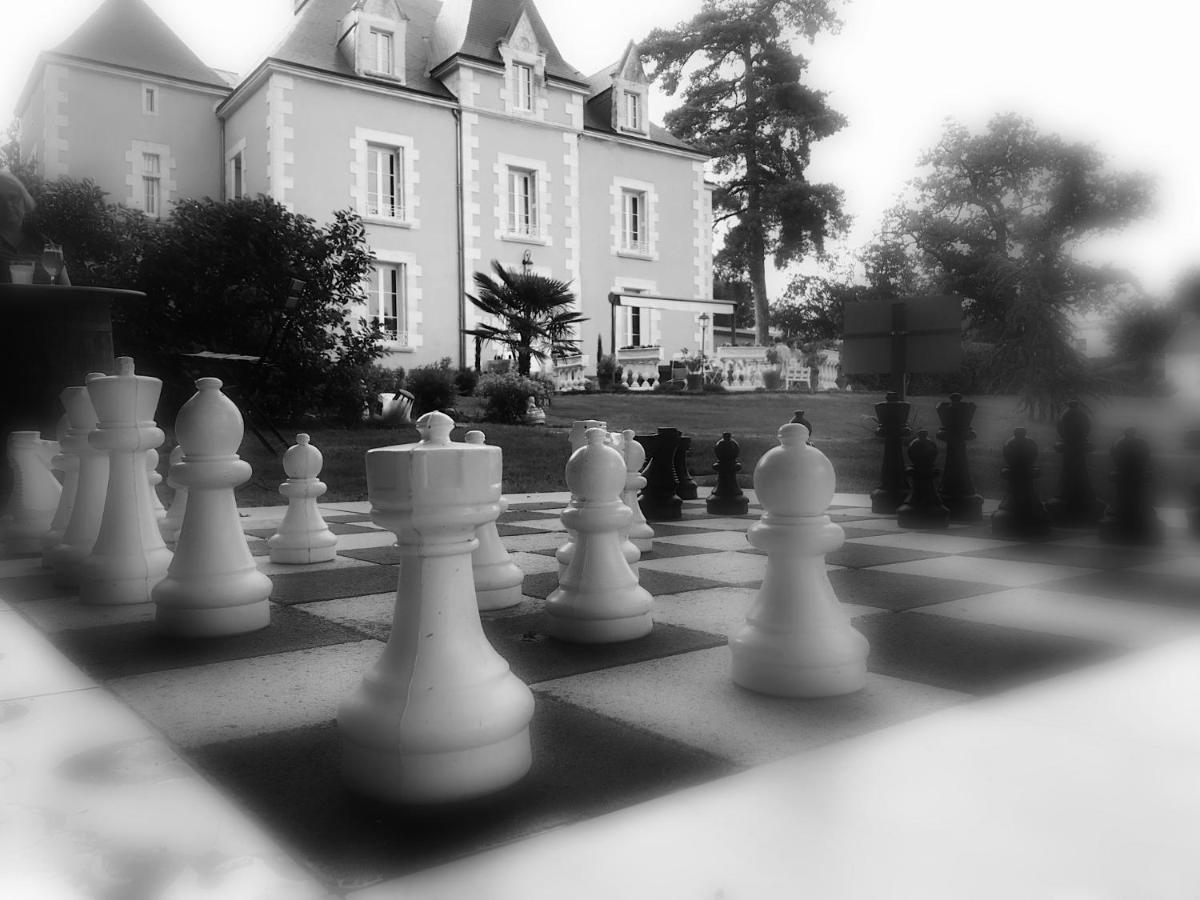 Le Petit Chateau Des Cedres Mouchamps Exterior foto