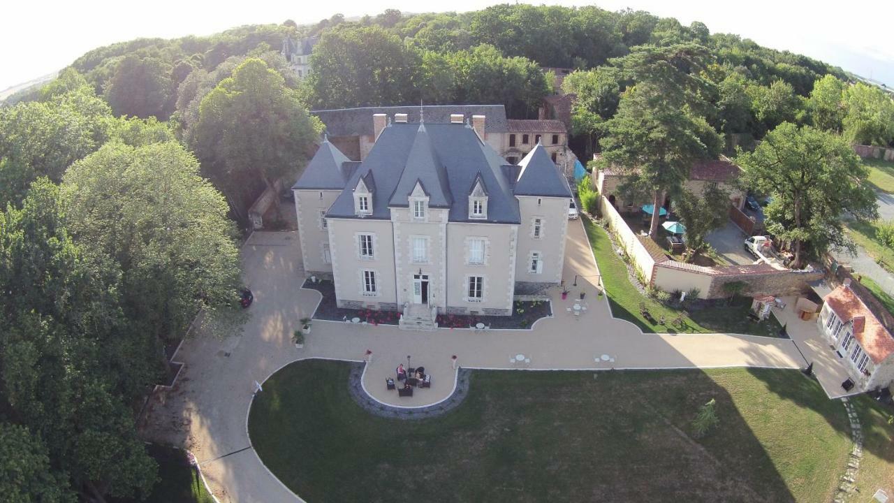 Le Petit Chateau Des Cedres Mouchamps Exterior foto
