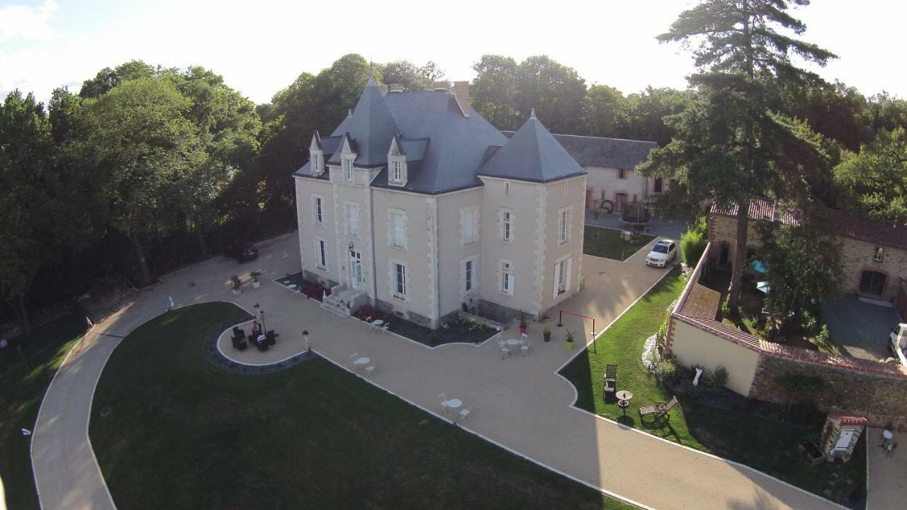 Le Petit Chateau Des Cedres Mouchamps Exterior foto