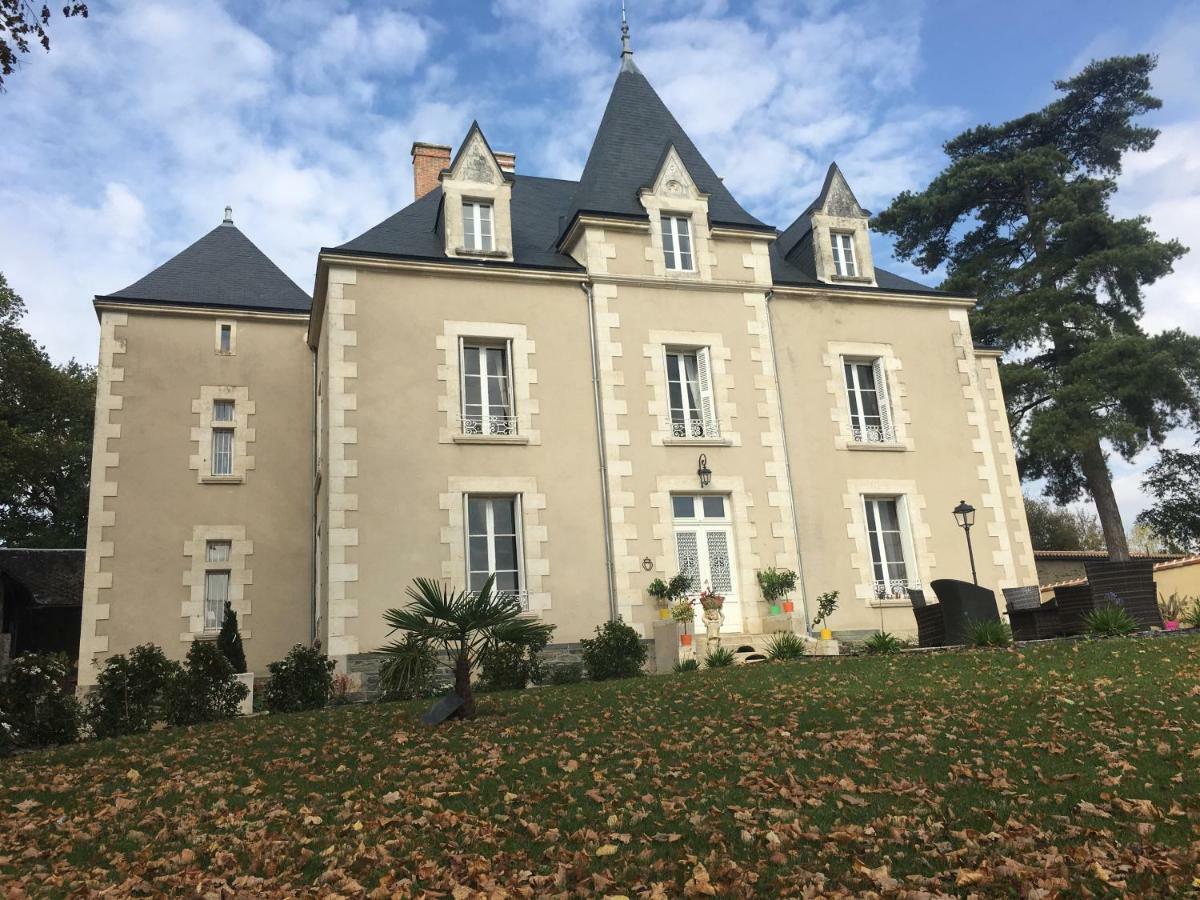 Le Petit Chateau Des Cedres Mouchamps Exterior foto