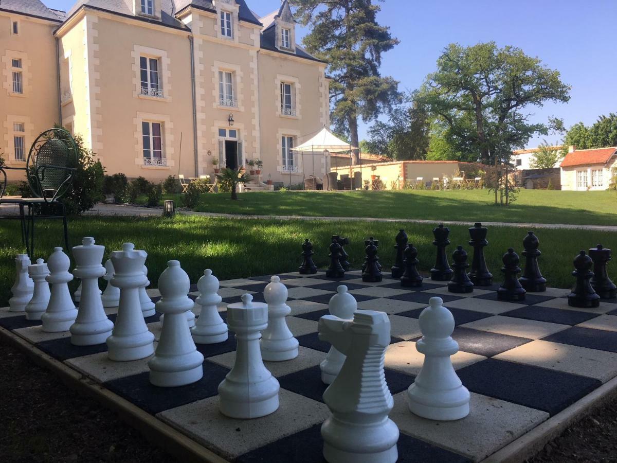 Le Petit Chateau Des Cedres Mouchamps Exterior foto