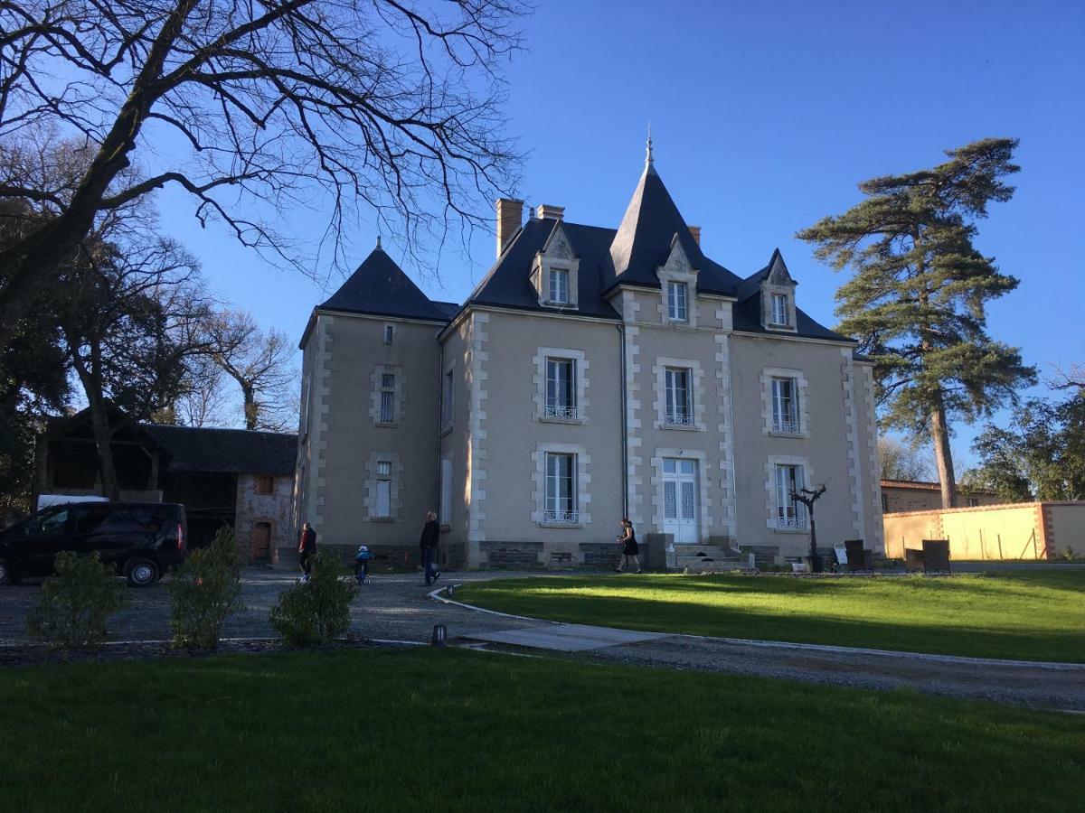 Le Petit Chateau Des Cedres Mouchamps Exterior foto