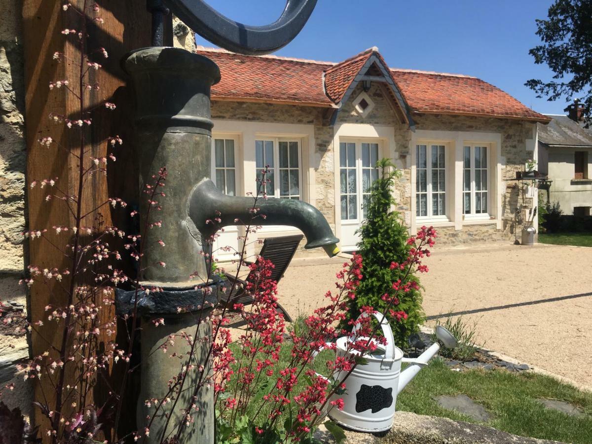 Le Petit Chateau Des Cedres Mouchamps Exterior foto